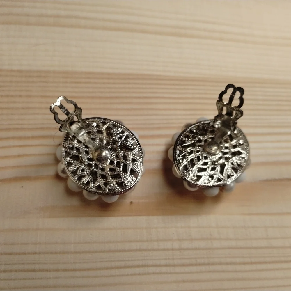 Vintage Estate Elegant White and Gold Cluster Clip On Earrings - Picture 2 of 3